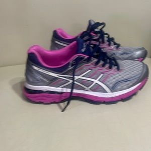 ASICS tennis shoes brand new size 7